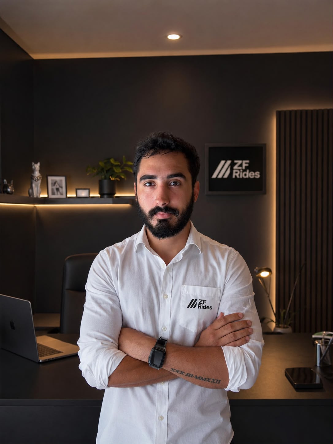 Fundador y CEO de ZF Rides en su oficina
